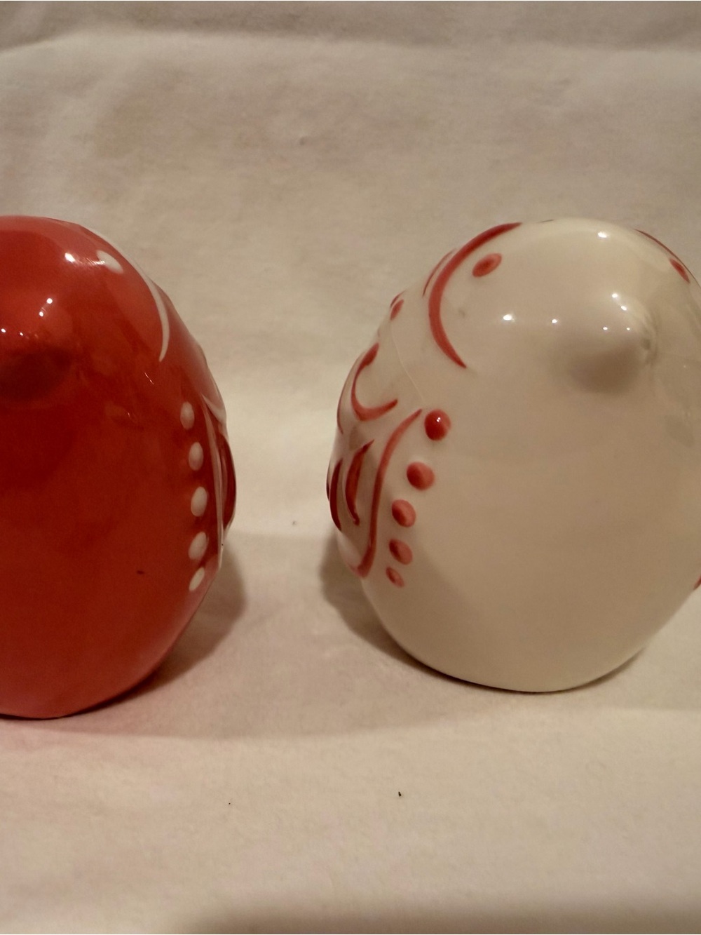 Decorative Ceramic Bird Salt and Pepper Set — White and Red